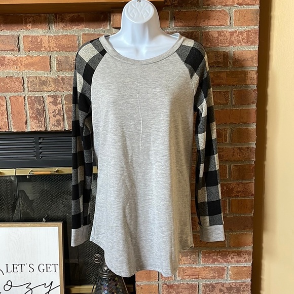 NWT 12PM by Mon Ami Raglan Cut Plaid Sleeve Sweatshirt - Picture 1 of 7